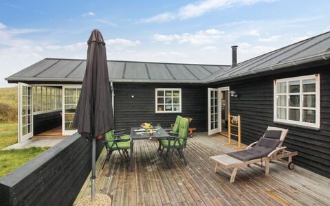Merina - 150M from the Sea: Hus, Hjem, Dør, Tag, Sommerhus, Estate, Have, Skygge, Sidespor, Gård