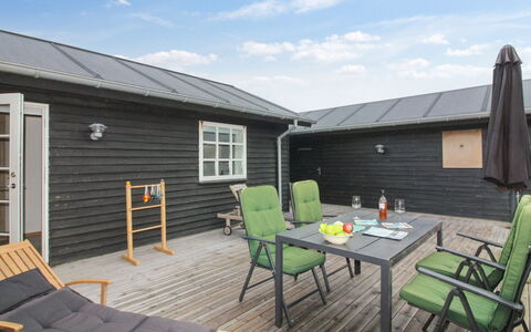 Merina - 150M from the Sea: Hus, Hjem, Dør, Tag, Sommerhus, Estate, Have, Skygge, Sidespor, Gård