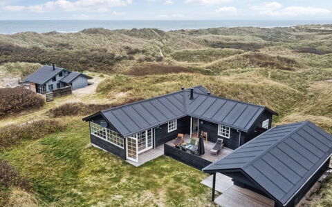 Merina - 150M from the Sea: Hus, Hjem, Dør, Tag, Sommerhus, Estate, Have, Skygge, Sidespor, Gård