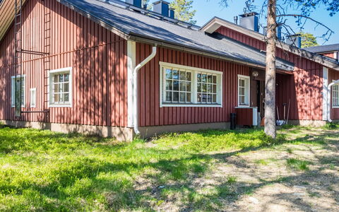 Soidinaukia a 11: Træ, Tag, Sommerhus, Hjem, Hus, Land Lot, Sidespor, Menneskelig Bosættelse, Estate, Skydevindue