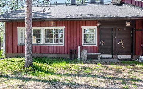 Soidinaukia a 11: Træ, Tag, Sommerhus, Hjem, Hus, Land Lot, Sidespor, Dør, Skydevindue, Gård