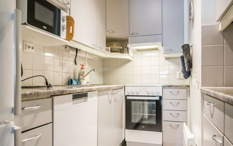 Soidinaukia a 11: Køkken Apparat, Køkken, Større Bandage, Countertop, Indretning, Cabinetry, Gulvbelægning, Husholdningsapparat, Håndvask, Etage
