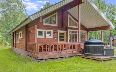 Anttoora 3: Træ, Sommerhus, Hus, Hjem, Sidespor, Bjælkehytte, Veranda, Hårdttræ, Garden Bygninger, Gård