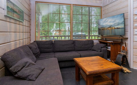 Anttoora 3: Træ, Gulvbelægning, Møbel, Indretning, Loft, Etage, Couch, Hjem, Værelse, Stue