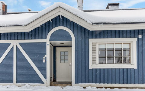 Teerenpesue e 36 Gaissa: Træ, Sidespor, Dør, Hjem, Kompositmateriale, Sommerhus, Fryser, Vinter, Sne, Design