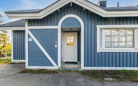Teerenpesue a 6: Blå, Træ, Sidespor, Hjem, Kompositmateriale, Dør, Sommerhus, Maling, Dagslys