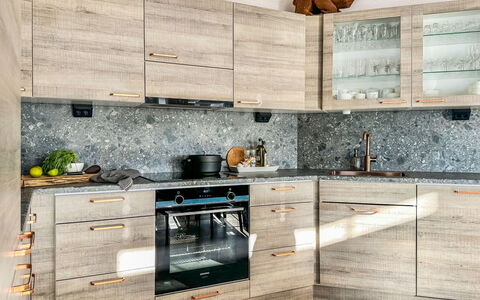 Kontiokota: Cabinetry, Køkken, Countertop, Møbel, Køkken Apparat, Træ, Skuffe, Gulvbelægning, Skab, Indretning
