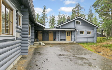 Pikku-Tieva: Træ, Hus, Sne, Sommerhus, Hjem, Vinter, Tag, Fryser, Sidespor, Hældning