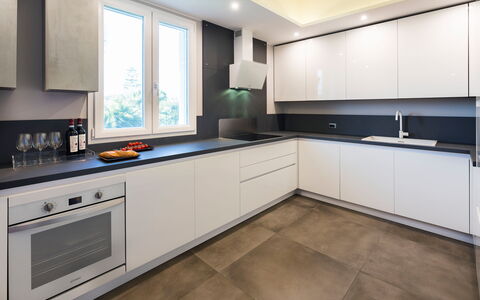 Villa Maddalena - Siracusa, Sicilia: Countertop, Cabinetry, Ejendom, Køkken Apparat, Husholdningsapparat, Køkken, Komfur, Køkkenvask, Træ, Indretning
