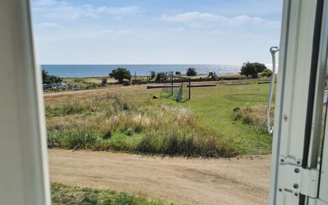 Elvira - 300M from the Sea: Træ, Tag, Arkitektur, Hjem, Hus, Sommerhus, Sidespor, Hårdttræ, Hældning, Estate