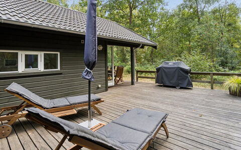 Ellynor - 600M from the Sea: Træ, Trægulve, Hårdttræ, Veranda, Dæk, Planke, Bejdse, Sommerhus, Udendørs Møbler, Skygge