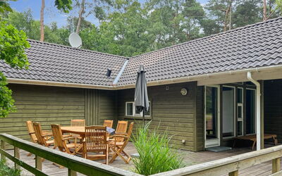 Ellynor - 600M from the Sea