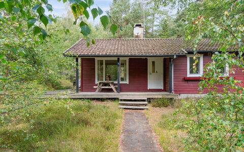 Vasil - 1.2Km from the Sea: Træ, Tag, Arkitektur, Hjem, Hus, Sommerhus, Sidespor, Hårdttræ, Hældning, Estate