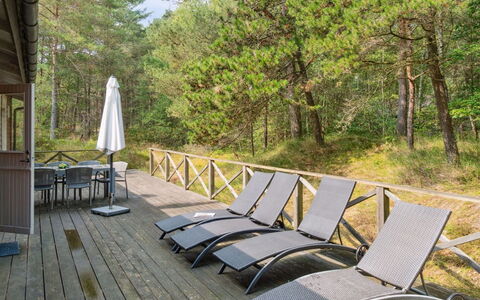 Vasil - 1.2Km from the Sea: Træ, Tag, Arkitektur, Hjem, Hus, Sommerhus, Sidespor, Hårdttræ, Hældning, Estate