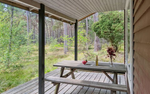 Vasil - 1.2Km from the Sea: Træ, Tag, Arkitektur, Hjem, Hus, Sommerhus, Sidespor, Hårdttræ, Hældning, Estate