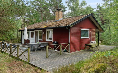 Vasil - 1.2Km from the Sea: Træ, Tag, Arkitektur, Hjem, Hus, Sommerhus, Sidespor, Hårdttræ, Hældning, Estate