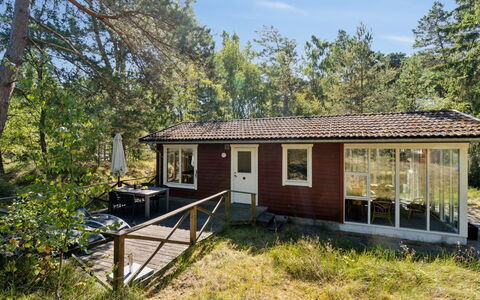 Fredsine - 1.2Km from the Sea: Træ, Tag, Arkitektur, Hjem, Hus, Sommerhus, Sidespor, Hårdttræ, Hældning, Estate