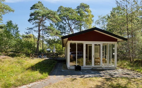 Fredsine - 1.2Km from the Sea: Træ, Tag, Arkitektur, Hjem, Hus, Sommerhus, Sidespor, Hårdttræ, Hældning, Estate