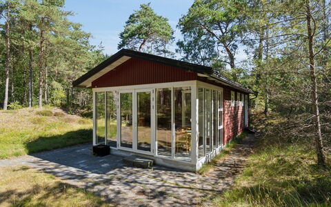 Fredsine - 1.2Km from the Sea: Træ, Tag, Arkitektur, Hjem, Hus, Sommerhus, Sidespor, Hårdttræ, Hældning, Estate