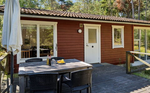 Fredsine - 1.2Km from the Sea: Træ, Tag, Arkitektur, Hjem, Hus, Sommerhus, Sidespor, Hårdttræ, Hældning, Estate