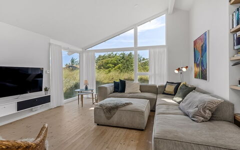 Annrike - 400M from the Sea: Couch, Indretning, Møbel, Loft, Stue, Gulvbelægning, Etage, Hjem, Trægulve