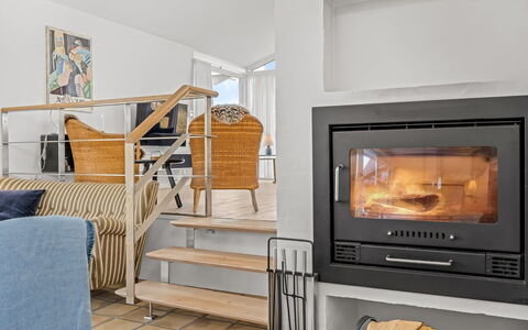Annrike - 400M from the Sea: Møbel, Gulvbelægning, Hearth, Værelse, Trægulve, Stue, Husholdningsapparat, Brændeovn, Hårdttræ, Couch