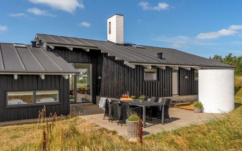 Annrike - 400M from the Sea: Hus, Hjem, Dør, Tag, Sommerhus, Estate, Have, Skygge, Sidespor, Gård