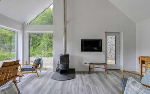 Loch View: Gulvbelægning, Etage, Indretning, Træ, Loft, Møbel, Trægulve, Værelse, Stue, Hårdttræ