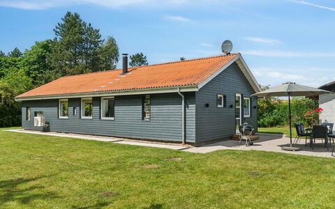 Geske - 3.2Km from the Sea: Træ, Tag, Arkitektur, Hjem, Hus, Sommerhus, Sidespor, Hårdttræ, Hældning, Estate