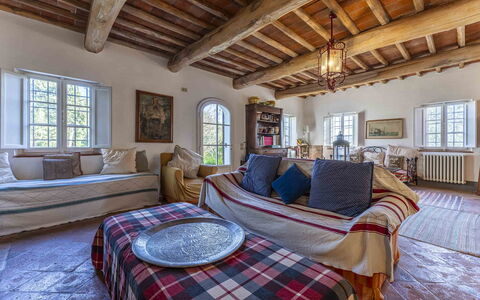 La Casa Dei Limoni, Camaiore, Pet Friendly, Wifi: Ejendom, Vindue, Møbel, Couch, Bygning, Azure, Komfort, Træ, Indretning, Gulvbelægning