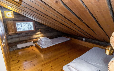 Kultarinne: Møbel, Indretning, Gulvbelægning, Etage, Bord, Loft, Køkken & Spisebord, Belysning, Stol, Hjem