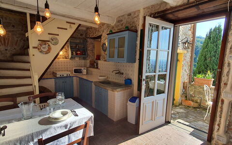 Borgo Bucatra Tramonto: Ejendom, Plante, Bord, Træ, Belysning, Indretning, Vindue, Etage, Stol, Stue