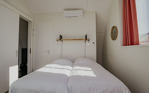 De Meerparel: Soveværelse, Seng, Etage, Indretning, Gulvbelægning, Møbel, Loft, Bed Frame, Sengetøj, Sengetøj