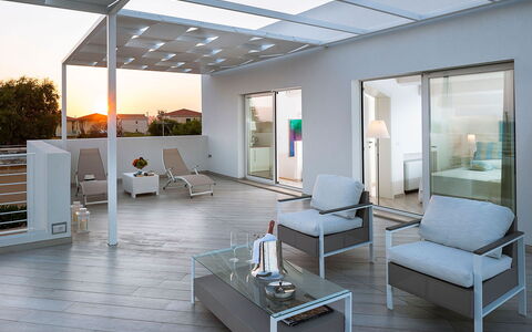 Casa Mareblu - Marina Di Modica, Sicilia: Møbel, Bord, Couch, Skygge, Belysning, Stue, Komfort, Indretning, Gulvbelægning, Etage