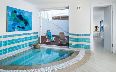 Casa Mareblu - Marina Di Modica, Sicilia: Vand, Ejendom, Svømmepøl, Blå, Azure, Couch, Indretning, Gulvbelægning, Etage, Stue