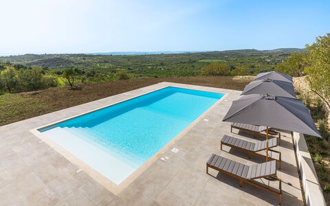 Casa Bianca - Noto, Sicilia: Himmel, Vand, Ejendom, Svømmepøl, Bygning, Plante, Azure, Udendørs Møbler, Skygge, Træ