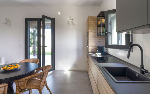 Casa Bianca - Noto, Sicilia: Køkkenvask, Håndvask, Tap, Ejendom, Cabinetry, Møbel, Countertop, Sanitærarmatur, Bord, Køkken