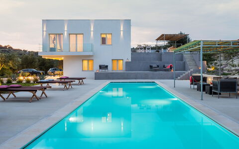 Casabella - Avola, Sicilia: Vand, Himmel, Ejendom, Svømmepøl, Bygning, Sky, Vindue, Azure, Udendørs Møbler, Skygge