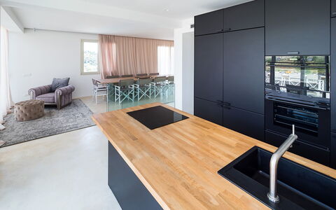 Casabella - Avola, Sicilia: Møbel, Bord, Couch, Træ, Stue, Cabinetry, Bygning, Indretning, Arkitektur, Gulvbelægning
