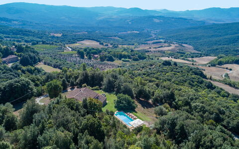 Villa Belvedere: Himmel, Plantesamfund, Plante, Bjerg, Azure, Naturlige Landskab, Træ, Highland, Land Lot, Græs-