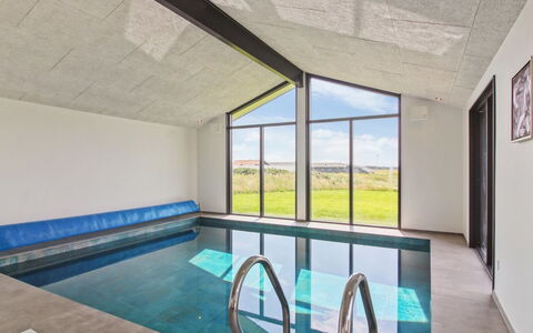 Månviva - 500M from the Sea: Loft, Gulvbelægning, Indretning, Etage, Kompositmateriale, Møbel, Udvej, Hotel, Design, Dagslys