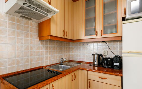 Sandra: Køkkenvask, Cabinetry, Countertop, Ejendom, Håndvask, Bygning, Tap, Komfur, Køkken Apparat, Træ