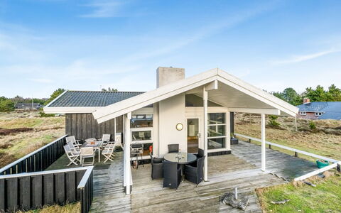 Josef - 950M from the Sea: Tag, Hus, Hjem, Sommerhus, Dør, Sidespor, Dæk, Veranda, Planke, Hårdttræ