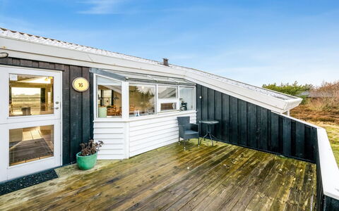 Josef - 950M from the Sea: Tag, Hus, Hjem, Sommerhus, Dør, Sidespor, Dæk, Veranda, Planke, Hårdttræ