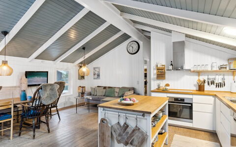 Pauliina - 500M from the Sea: Træ, Hjem, Veranda, Dæk, Hårdttræ, Tag, Bejdse, Trægulve, Eco Hotel