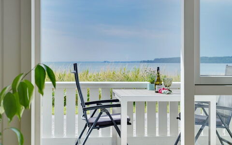 Liutulf - 40M from the Sea: Blå, Busk, Sommerhus, Bunddække, Have, Estate, Skygge, Landscaping, Stuehus, Eco Hotel