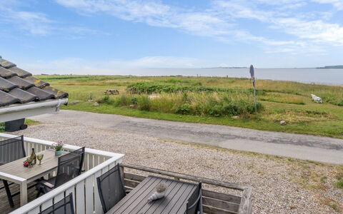 Liutulf - 40M from the Sea: Blå, Busk, Sommerhus, Bunddække, Have, Estate, Skygge, Landscaping, Stuehus, Eco Hotel