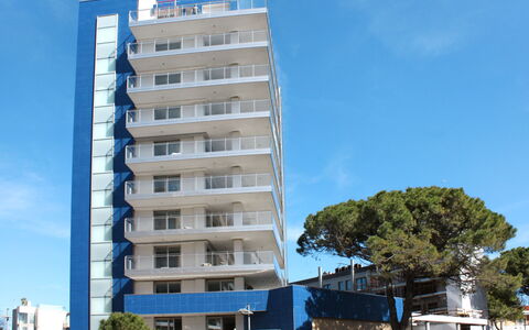 Lignano Sabbiadoro 636: Himmel, Bygning, Sne, Hældning, Træ, Hus, Træ, Plante, Fryser, Bjergkæde