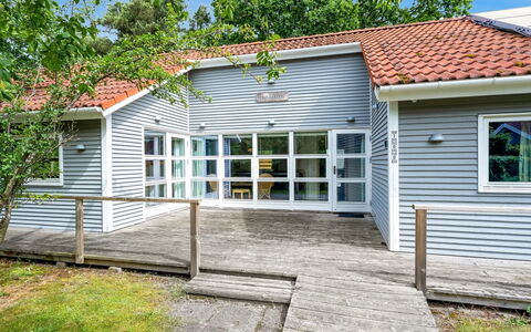 Gravers - 100M from the Sea: Tag, Hus, Land Lot, Hjem, Sommerhus, Estate, Garden Bygninger, Skygge, Bjælkehytte, Landscaping