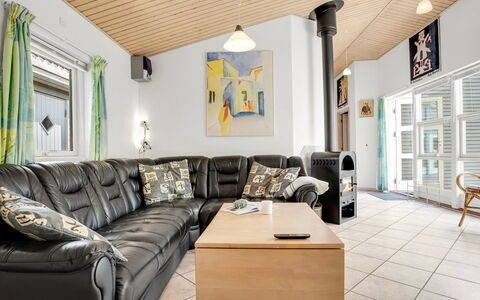 Gravers - 100M from the Sea: Tag, Hus, Land Lot, Hjem, Sommerhus, Estate, Garden Bygninger, Skygge, Bjælkehytte, Landscaping